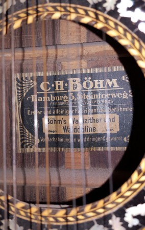 Model Nr. 2 with aluminum neck: label 